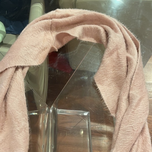 Sonoma Lifestyle super soft pink scarf wrap neck wrap - Picture 3 of 3